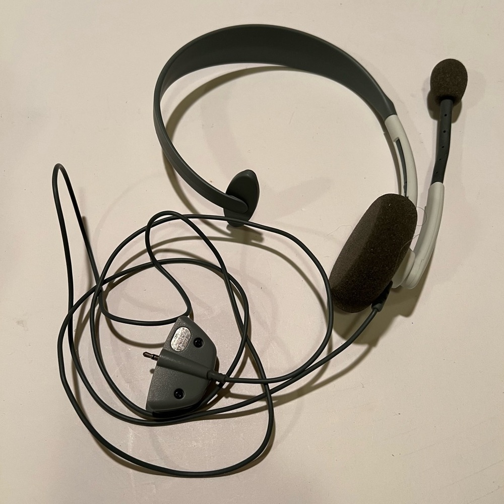 XBOX 360 HEADSET.